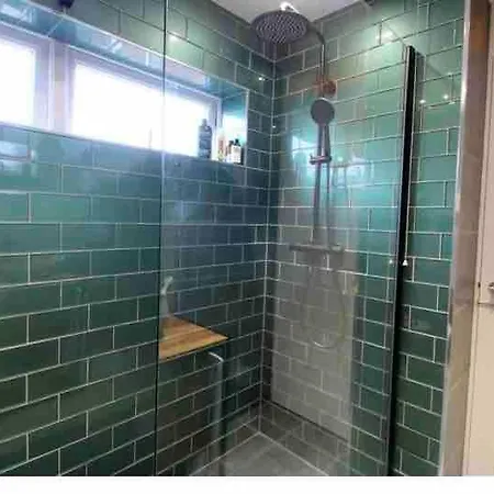 2 Bed House, Garden, Parking, Close To Centre Апартаменти Бристоль
