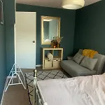 2 Bed House, Garden, Parking, Close To Centre Appartamento