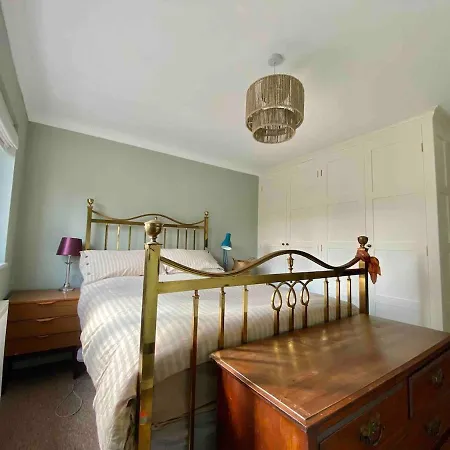 Apartmán 2 Bed House, Garden, Parking, Close To Centre