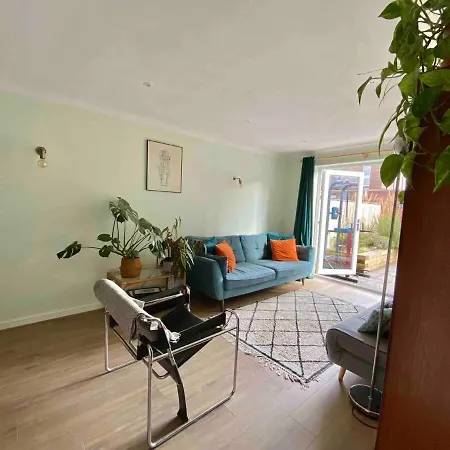 Apartamento 2 Bed House, Garden, Parking, Close To Centre Bristol