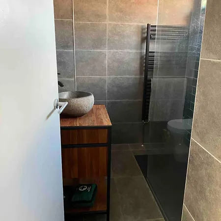 2 Bed House, Garden, Parking, Close To Centre Apartment