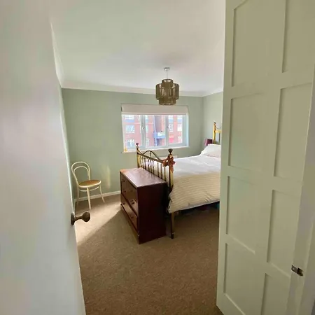 2 Bed House, Garden, Parking, Close To Centre Apartamento *