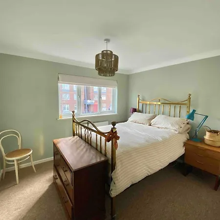 2 Bed House, Garden, Parking, Close To Centre Апартаменти Бристоль