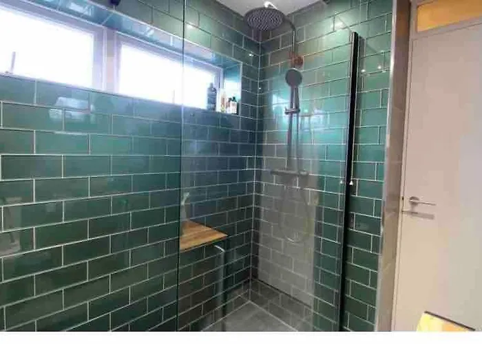 2 Bed House, Garden, Parking, Close To Centre Apartment Bristol