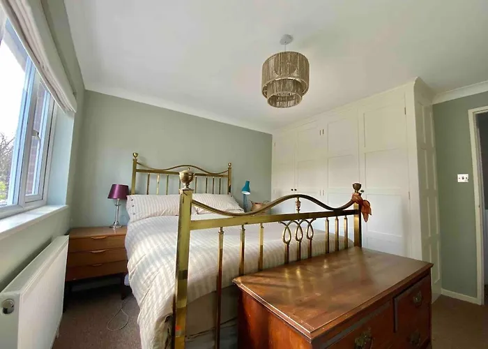 Apartment 2 Bed House, Garden, Parking, Close To Centre