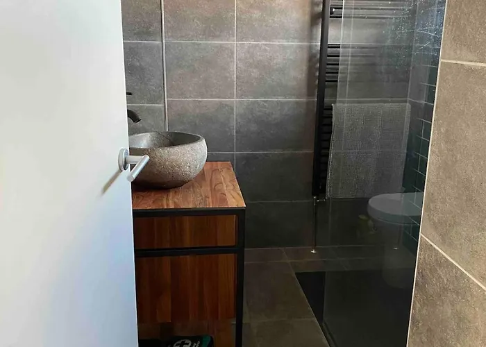 2 Bed House, Garden, Parking, Close To Centre Apartment