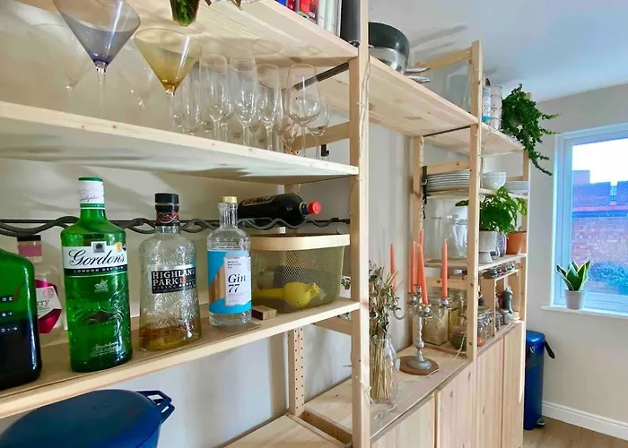 2 Bed House, Garden, Parking, Close To Centre Bristol