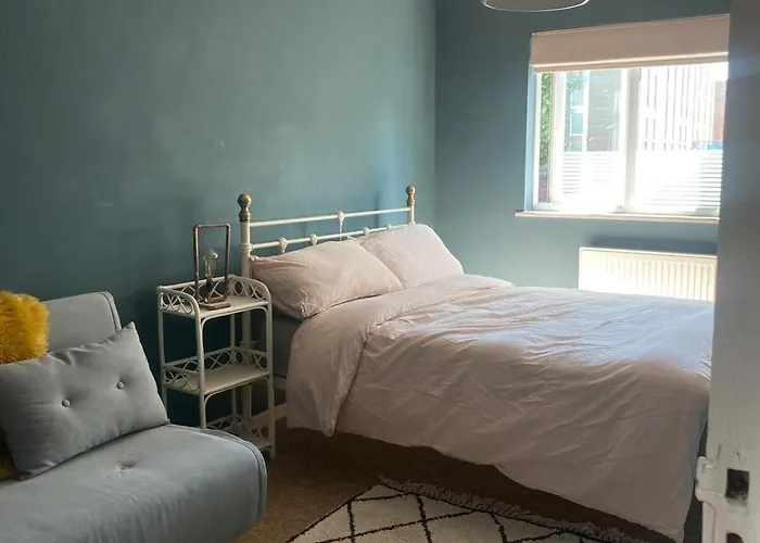 Apartamento 2 Bed House, Garden, Parking, Close To Centre *