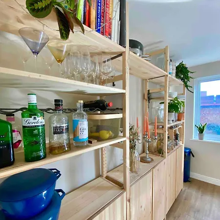 2 Bed House, Garden, Parking, Close To Centre Bristol