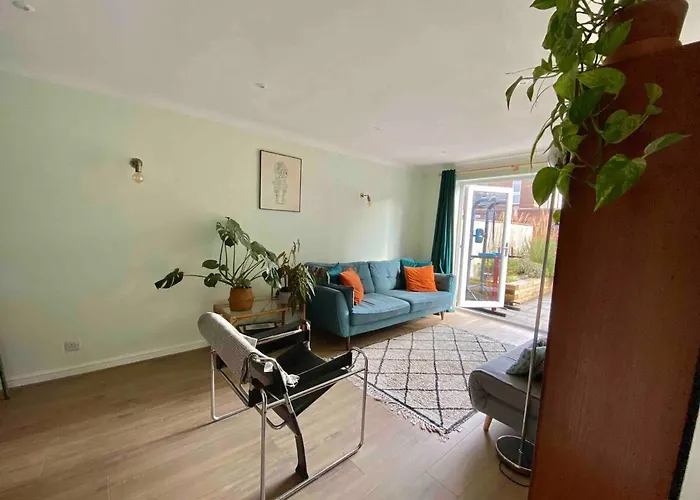 شقة 2 Bed House, Garden, Parking, Close To Centre بريستول